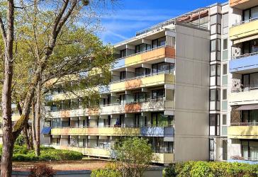 Attraktive, lichtdurchflutete und gepflegte 3-Zimmer-Wohnung mit Aufzug und 2 Balkonen - ruhig gelegen