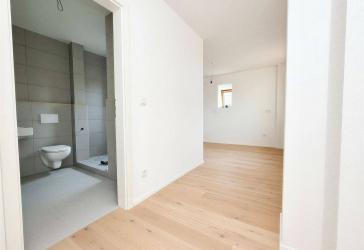 Frisch sanierte 2-Zimmer-Wohnung: Zentrale Lage in Erlangen - perfekt geeignet für WG-Nutzung