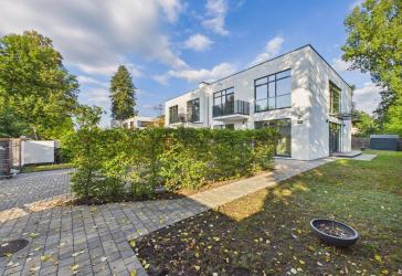 moderne Doppelhaushälfte mit großzügigen Platzangebot