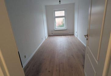 4-Zimmer Dachgeschoss, 2 Bäder, Parkplatz, Gartennutzung möglich