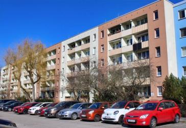 Kurzfristig bezugsfertig: Gepflegte 4-Zimmer ca. 70 m² Wohnung mit zwei Balkonen in Berlin-Marzahn