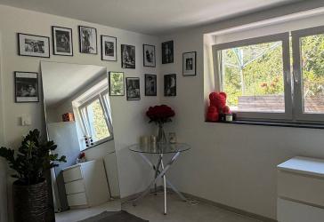 Helle Einliegerwohnung mit offenem Wohnbereich & eigenem Eingang