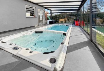 Leben mit Spa-Feeling - Wohnen mit Pool, Wintergarten und Premium-Ausstattung
