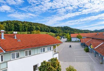 2-Zi-Maisonette mit Balkon in Hausham - ca. 63 m², provisionsfrei, ca. ab 01.01.27 verfügbar