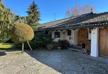 Tolles Einfamilienhaus mit parkähnlichem Garten & Indoor-Pool
