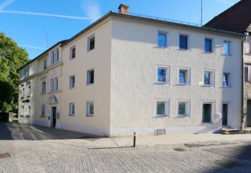 Zur Miete: Forchheim Innenstadt, 4-Zimmer-Wohnung mit hochwertiger Einbauküche und Stellplatzmöglichkeit