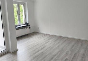 Hannover-Marienwerder TOPLAGE: sanierte 3 Zimmer Wohnung 1. OG mit schöner Loggia !
