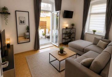 Stilvolle 2-Raum-Wohnung in ruhiger Lage von Dresden-Leuben mit Balkon, Parkett und Einbauküche | Paketkauf möglich!