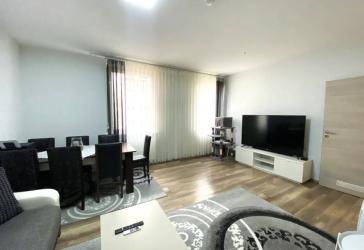 Renovierte 4 Zimmer- City- Wohnung