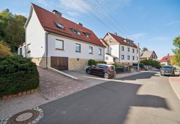 Provisionsfrei - Doppelhaushälfte mit schönem Garten und Blick ins Grüne