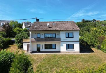 Gepflegtes Einfamilienhaus mit Einliegerwohnung, Fernblick und vielseitigen Nutzungsmöglichkeiten in begehrter Lage von Bergneustadt