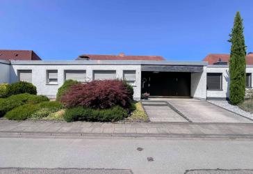 Gepflegter, barrierefreier Bungalow mit Garten und Garage