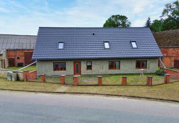 Einfamilienhaus mit Nebengebäude in ruhiger Dorflage