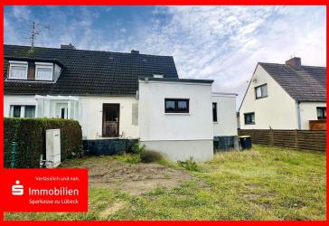 Sanierungsbedürftige Doppelhaushälfte auf attraktivem Grundstück
