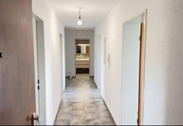 Großzügige 5-Zimmer-Wohnung mit Panoramabalkon, Aufzug und Tiefgarage in Waiblingen