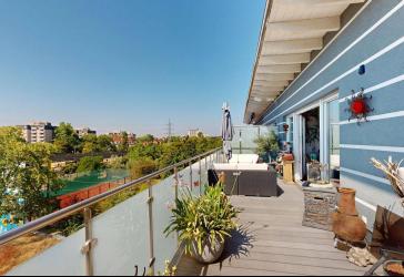 Einzigartige Vier-Zimmer-Penthousewohnung mit Lift und Terrasse in Frankfurt am Main