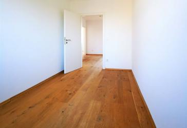 EXKLUSIVES WOHNEN MIT WELLNESSFAKTOR: 3-ZIMMER-WOHNUNG MIT BALKON, SCHWIMMBAD UND SAUNA IN HITTFELD