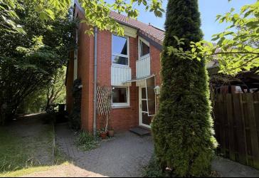 Viel Platz, gute Raumaufteilung - einfach ein solides Reihenendhaus in 24145 Wellsee