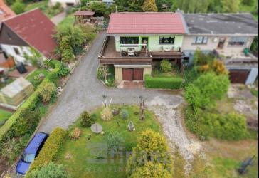 Doppelhaushälfte in Crimmitschau mit Kamin, modernem Bad, Terrasse, überdachter Sitzecke und Garage