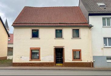 Charmantes Reihenendhaus mit Ausbaupotenzial und Scheune