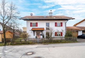 Gepflegtes Einfamilienhaus mit PV-Anlage und Doppelgarage in beliebter Lage von Peiting!