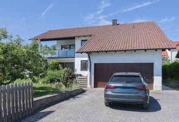 Großzügige, helle Wohnung im Grünen!