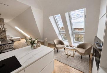 Oberste Etage mit Aufzug: 131 m² Dachgeschoss, 2025/26 neu ausgebaut - Potsdam West
