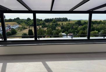 Exklusive 3-Zimmer-Wohnung im Grünwaldweg mit Nolte-Küche, 30 m² Panorama-Dachterrasse & eigenem Außeneingang