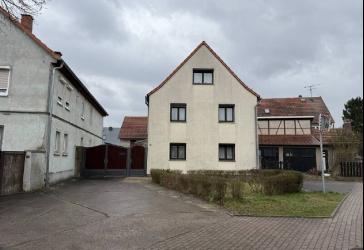 Einfamilienhaus mit großem Nebengelass