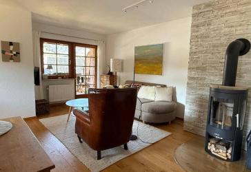 Stilvoll wohnen im Herzen des Südschwarzwalds - modernisierte 2-Zimmerwohnung mit Balkon und Panoramablick