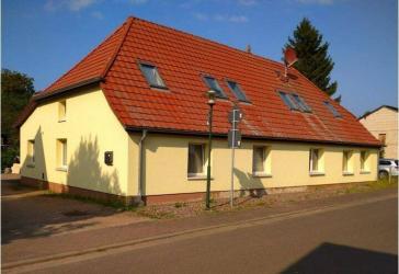 Zweifamilienhaus im Ortskern mit Nebengebäude