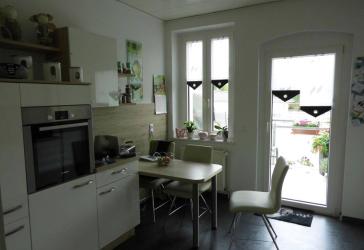 Sehr schön sanierte 3-Zimmer-Wohnung mit Balkon und Einbauküche in Bahnhofsnähe!