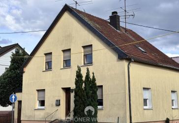 Losheim: zentrumsnah gelegenes Zweifamilienhaus
