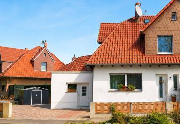Modernisierte Doppelhaushälfte mit großem Garten in ruhiger grüner Lage von Sehnde