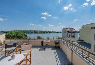 Traumhafte 3-Zimmer-Wohnung mit ca. 19,5 Meter Bootssteg und Wasserblick in bester Lage von Potsdam