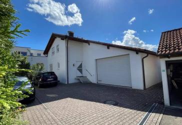 Anwesen für die Familie! Ideales freistehendes Einfamilienhaus in Roßwälden!