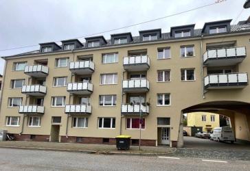Zentral gelegene 4 Zimmer Wohnung mit 2 Balkonen in Geestemünde