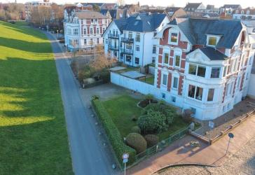 Kernsanierte Jugendstilvilla - nur drei Wohneinheiten - 1.Reihe in der Grimmershörnbucht