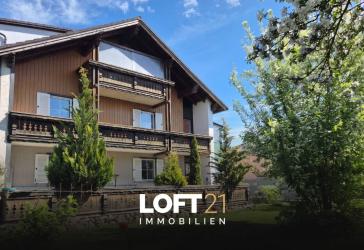** Ein Haus mit vielen Möglichkeiten: Großzügigies Zweifamilienhaus mit Dachausbau in Meilenhofen **