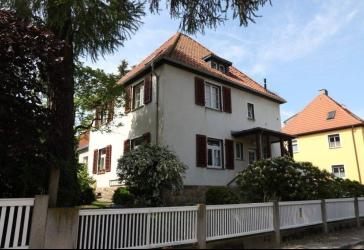 Attraktives Einfamilienhaus mit großem Platzangebot und schönem Garten in Dresden-Leubnitz-Neuostra