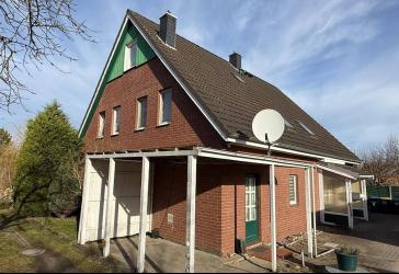 Kleines Mehrfamilienhaus mit großem Grundstück in Schwerin Warnitz zu kaufen!