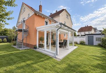 Zwei separate Wohneinheiten | neuwertig | Traumgarten | Garage & viel Platz