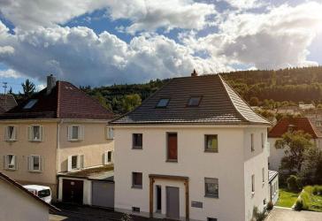 Modernes Dreifamilienhaus mit 3 Wohneinheiten, Garten & hochwertiger Ausstattung