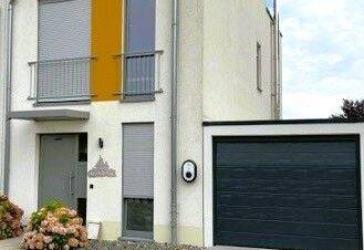 Modernes Familienhaus mit Dachstudio und drei Terrassen in Gehlsdorf