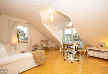 Vermietete Dachgeschosswohnung mit Bergblick in Stadtlage