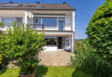 Lohmar-Dahlhaus: Reihenendhaus mit schönem Garten und Garage
