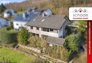 SCHADE IMMOBILIEN - Weitblick mit Südausrichtung. Großzügiges Zweifamilienhaus