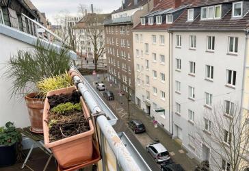 Zentral. Charmant. Pempelfort. Dachgeschoss-Wohnung 51m² 2 Zimmer Küche Wannenbad 2 X Terrasse