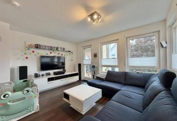 Neustadt: Gepflegte 4-Zimmer-Wohnung mit moderner Ausstattung, Südbalkon & 2 Stellplätzen