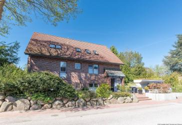 Schickes Haus mit drei Wohnungen in ruhiger Lage von Kronsburg